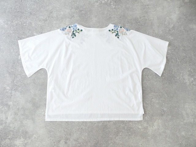 yuni(ユニ イズ ライク ア フラワー トゥー ミー) 花刺繍 袖フレアTシャツの商品画像11