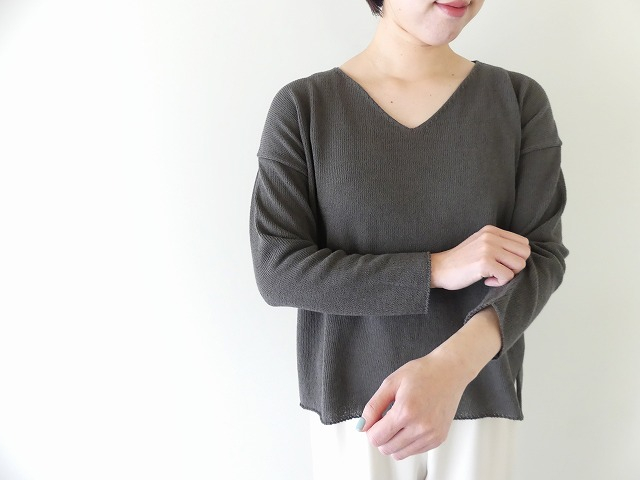 evam eva(エヴァムエヴァ) ramie cotton v neck pulloverの商品画像1