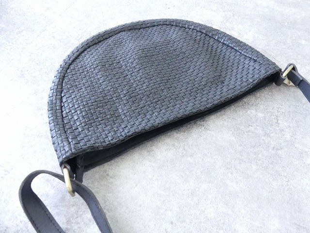 KYUCA(キューカ) HAlf Moon Shoulder bag 半月型ショルダーバッグの商品画像10