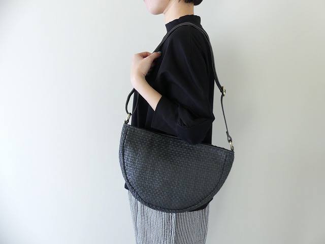 HAlf Moon Shoulder bag 半月型ショルダーバッグ