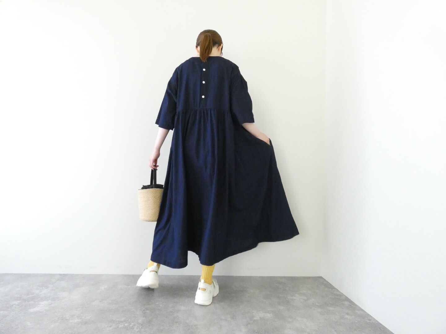 NATURAL LAUNDRY(ナチュラルランドリー) インディゴシャンブレースモックギャザーワンピース(7263O002) NATURAL LAUNDRY(ナチュラルランドリー) インディゴシャンブレースモックギャザーワンピース(7263O002)